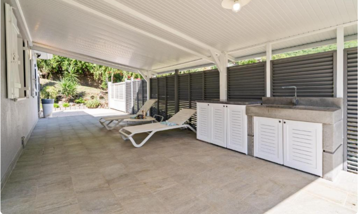 Location villa martinique 8 personnes  - arrière maison